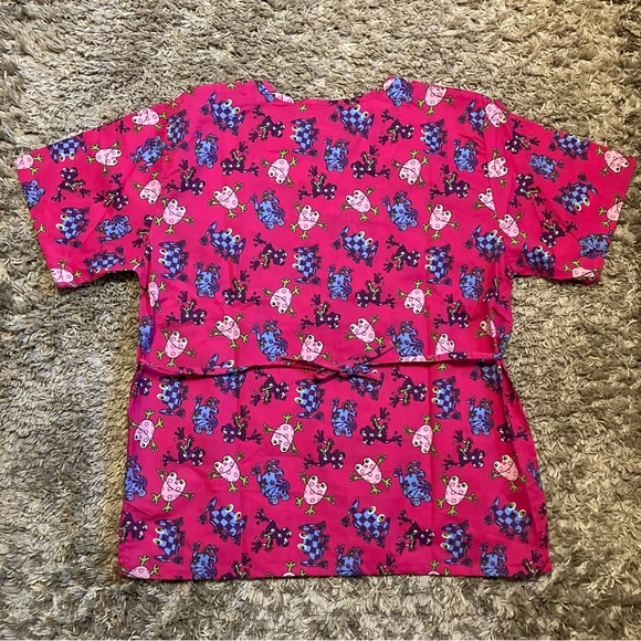 NWOT Carol’s Scrubs Woman’s Pink Frog Scrub Top - Picture 8 of 9